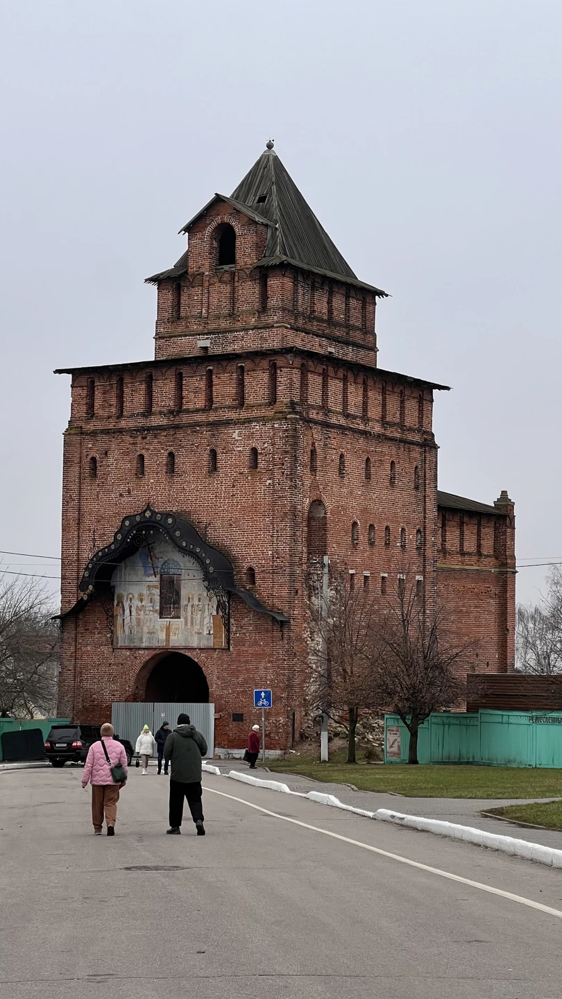 Встречу подруг времен института решили провести в Коломне. Чудесный уютный городок 🫶🏻Прекрасная Екатерина провела для нас