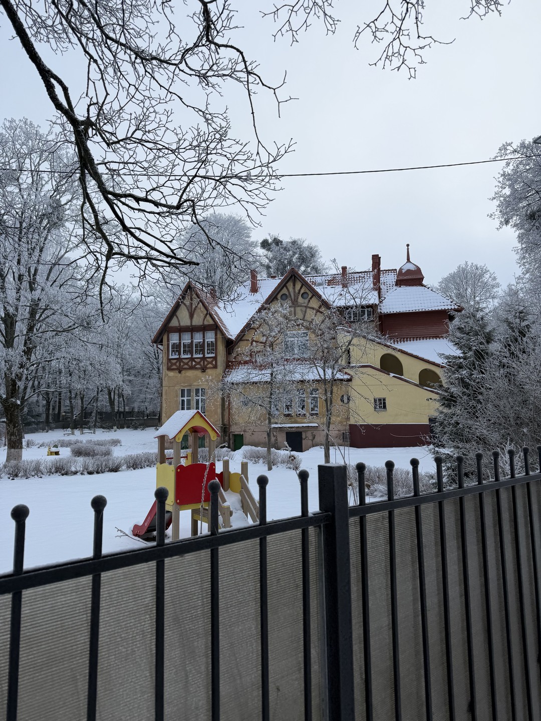 С удовольствием прогулялись с Романом по Амалиенау, было интересно и познавательно. Два часа пролетели на одном дыхании