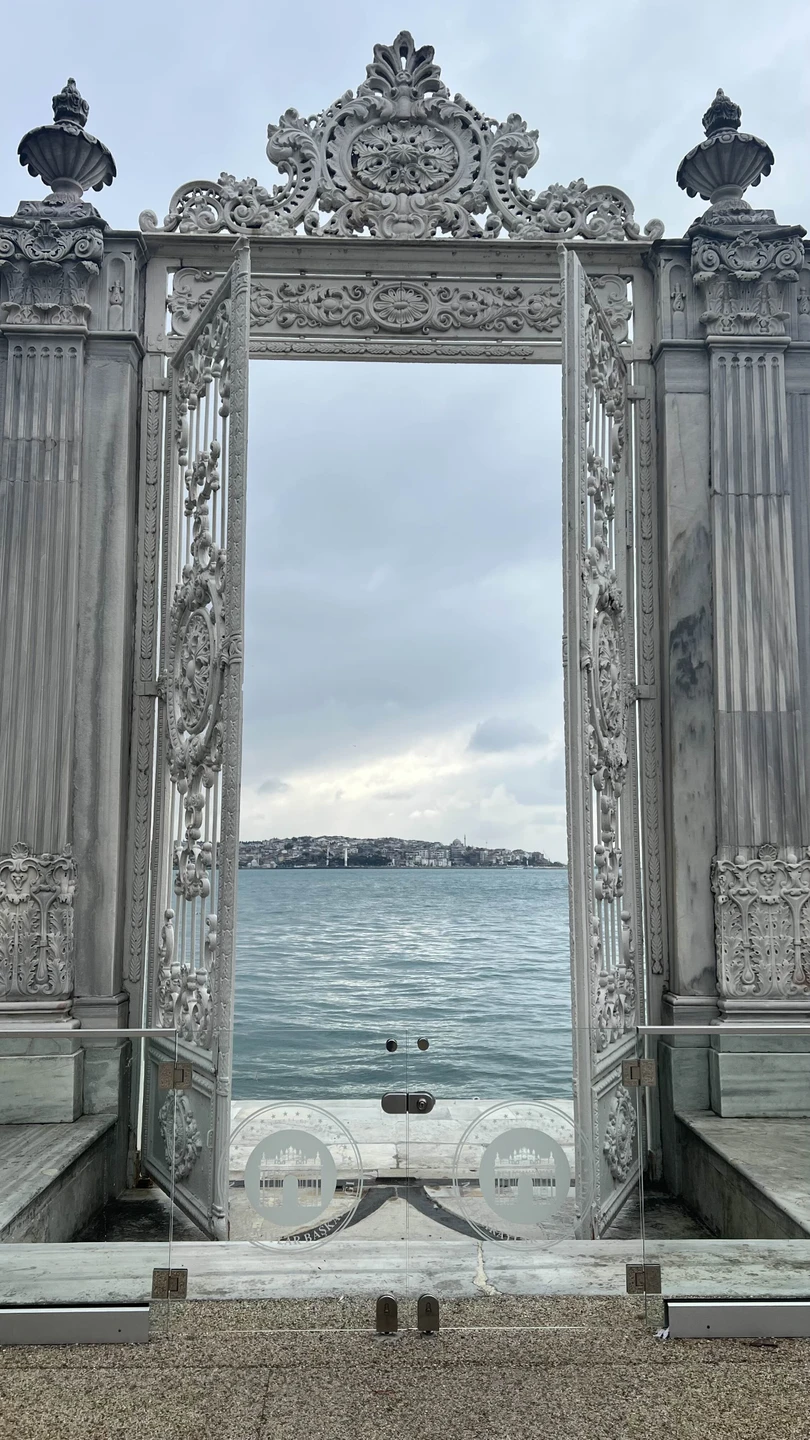 Отличная экскурсия по Стамбулу! Уникальные истории и красивые места оставили незабываемые впечатления. Рекомендую всем, кто хочет