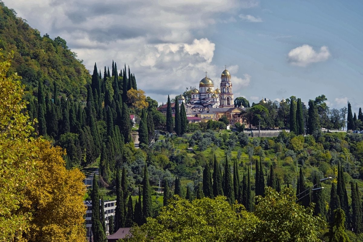 Все символы Абхазии + трансфер из Сочи - в индивидуальном формате
