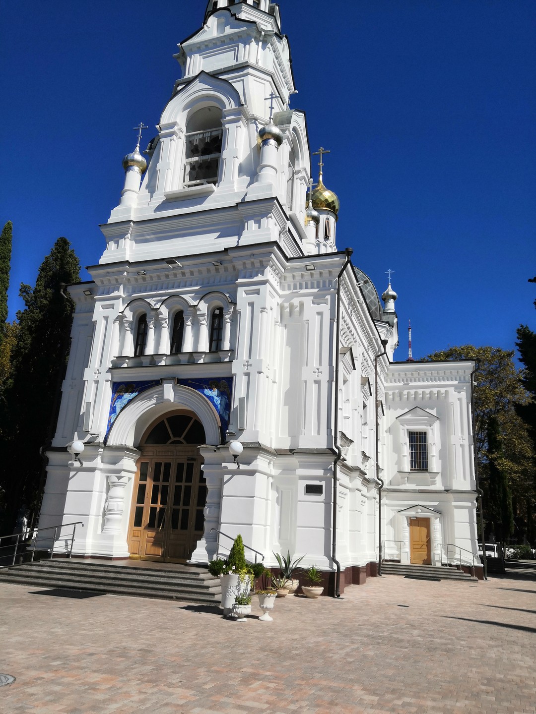 С удовольствием прошла по городу Сочи с гидом Эльзой. Человек увлеченный, знает массу фактов из истории
