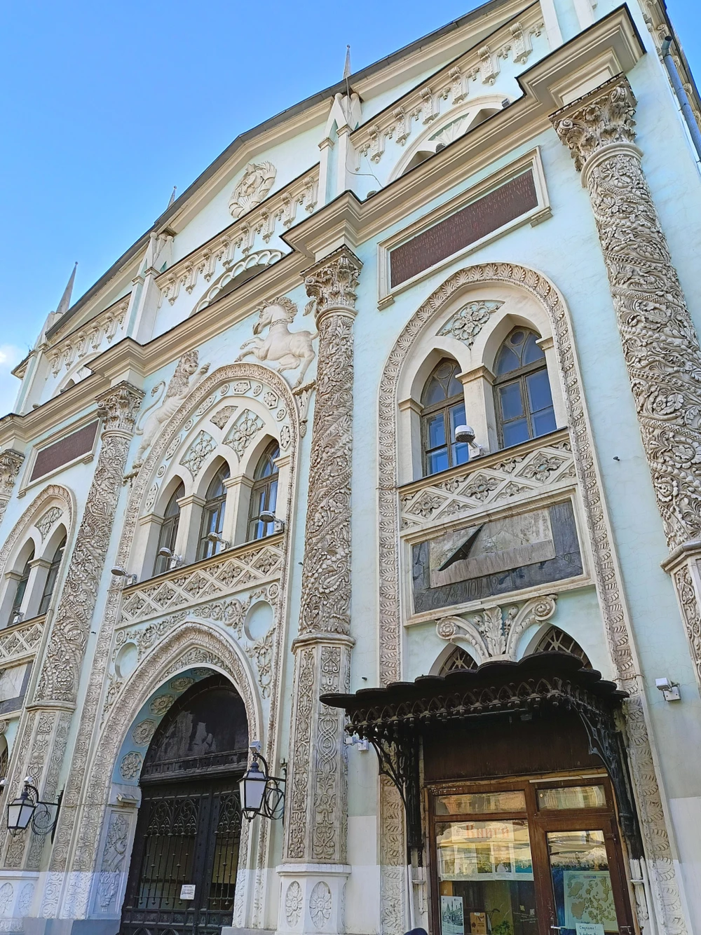 Семейная экскурсия-квест «В поисках льва и единорога» (7/8)