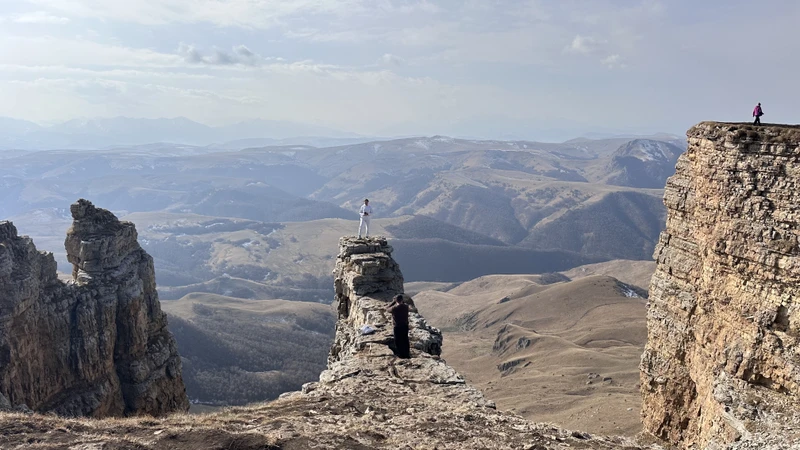 Поездка понравилась! нас возил Алим. было комфортно. Мы никуда не спешили. Хватило воесени насладиться видами и мощью окружающего ландшафта