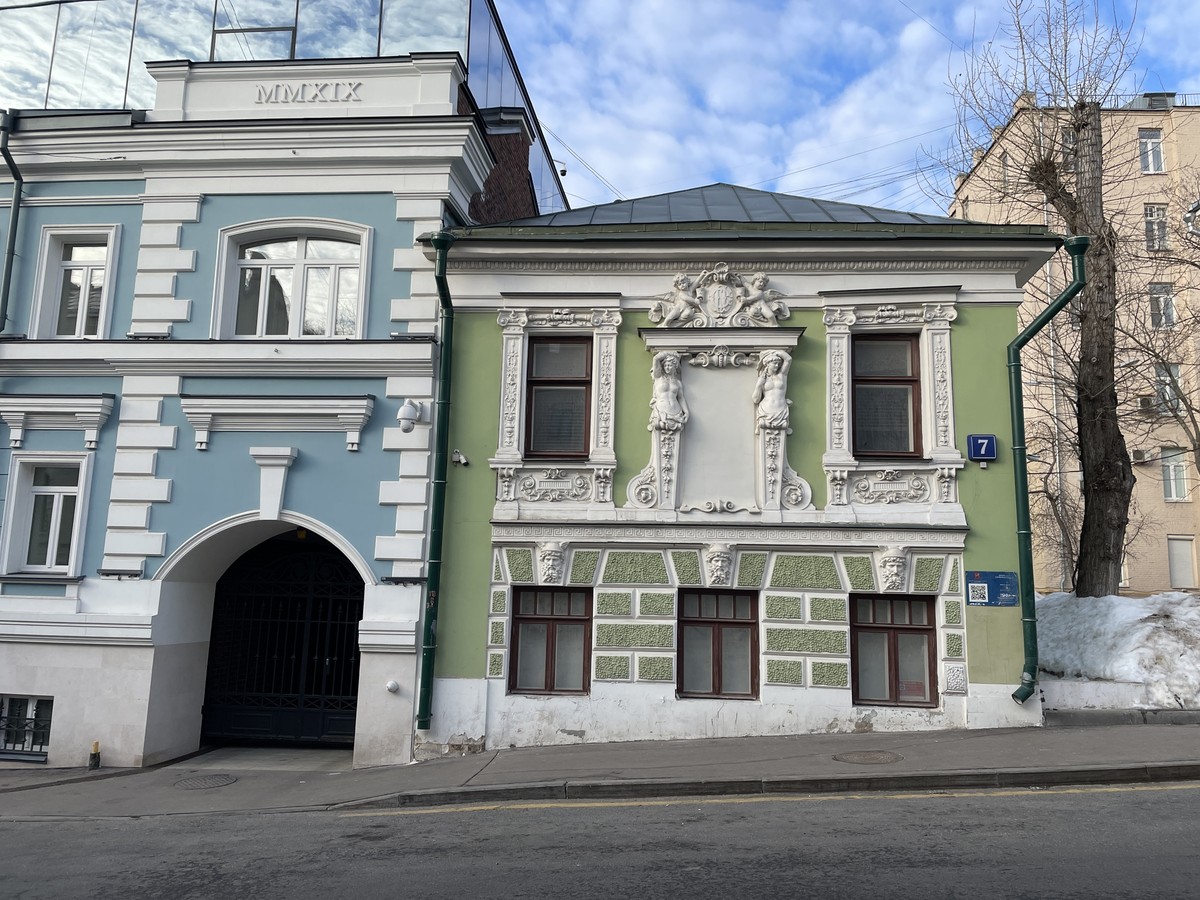 Сретенка: смешение святого и грешного