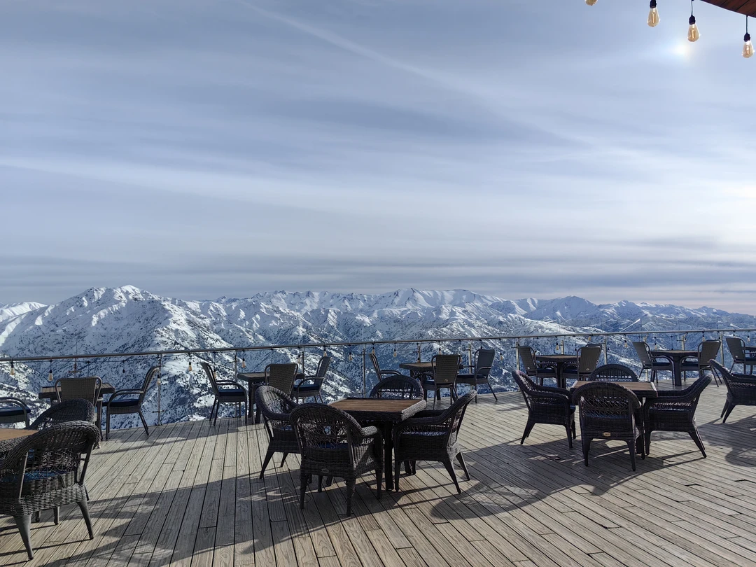 Начну с того, что организация в компании отличная! Заказала экскурсию в 19.30 накануне. . Быстро связались