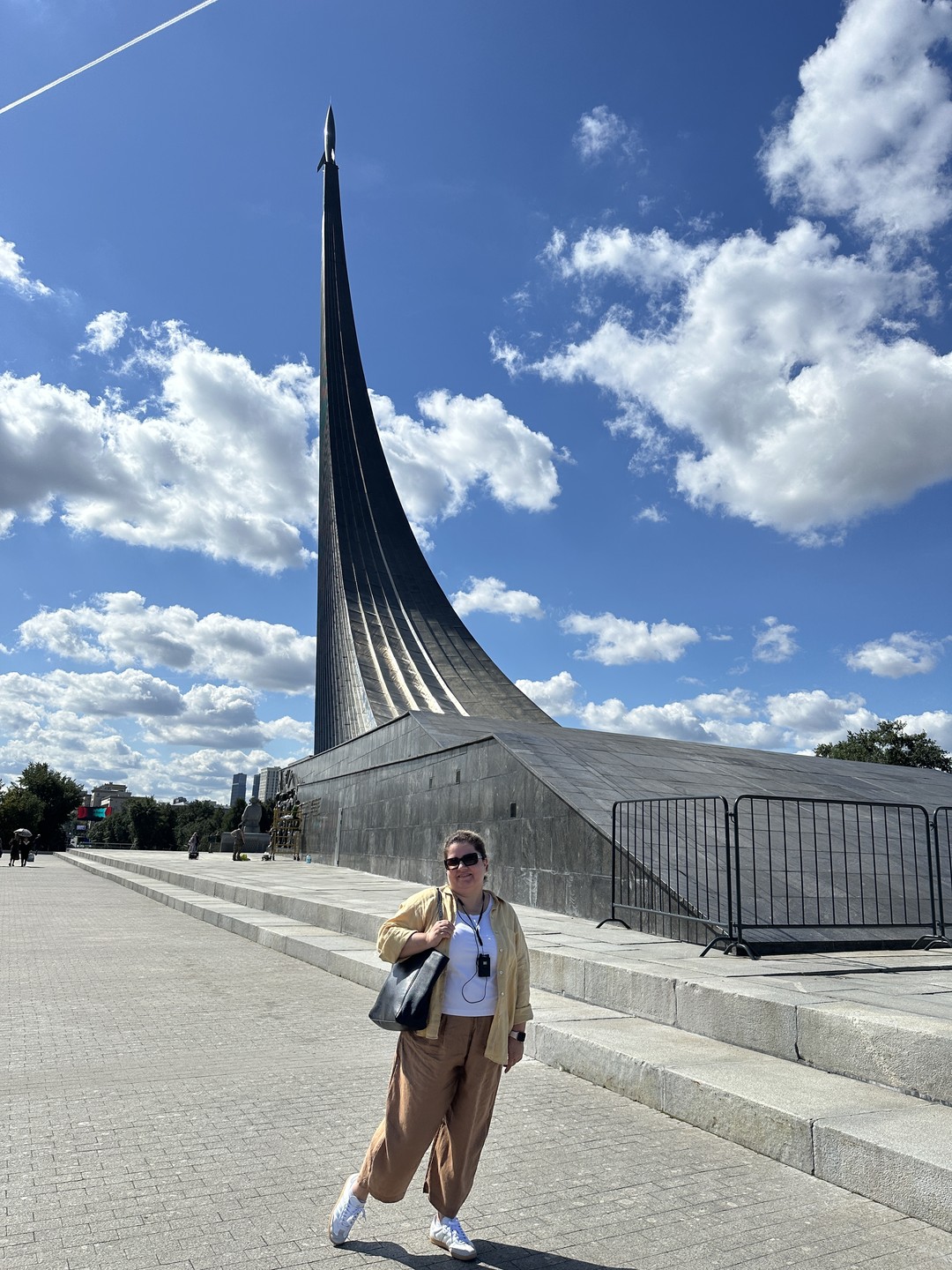 Скажу честно - меня очень манил маршрут и план экскурсии. Необычный, с посещением гостиницы Космос, куда