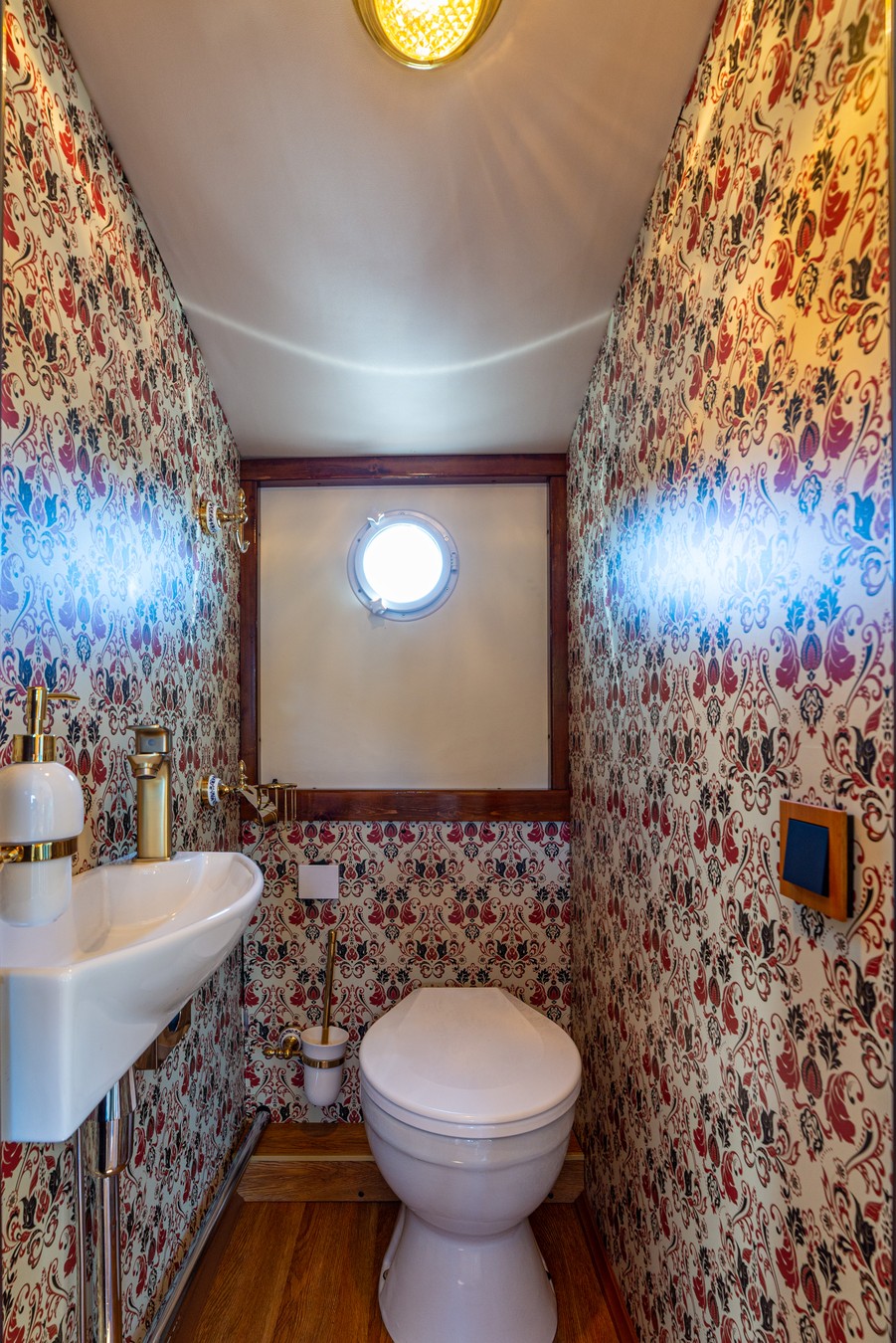 Индивидуальная экскурсия на атмосферном катере «Онегин» (9/12)