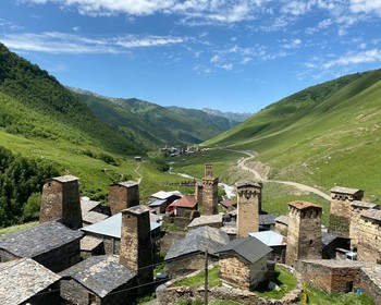 На джипах в общину Ушгули