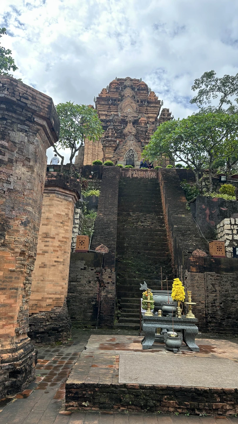 Это очень небанальная и очень крутая обзорная экскурсия Нячанга! Уверена, что даже тем, кто не в