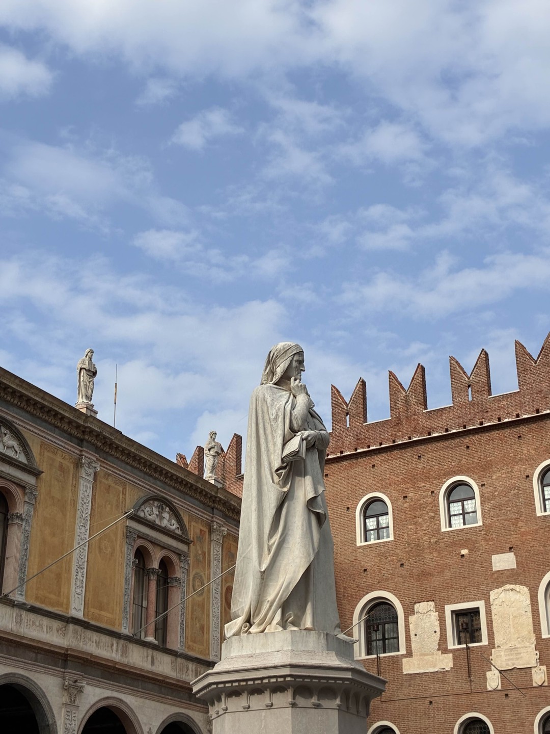 Инесса — гид, дарящий праздник, тепло и структурно поданный, с любовью к деталям, материал про город