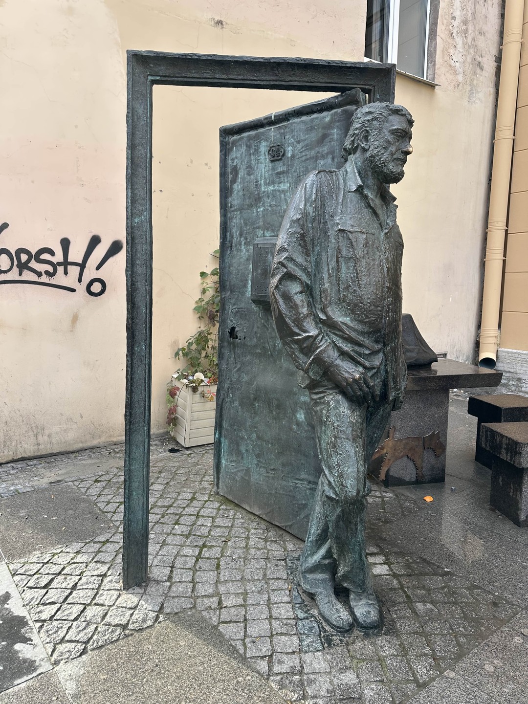 Доходные дома, дворы-колодцы и парадные лестницы (Вера)