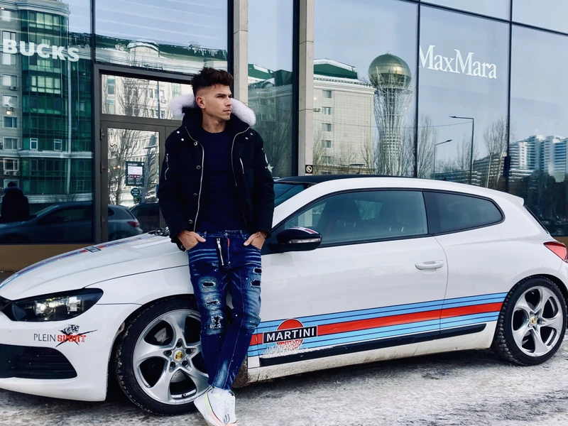 По Астане - на спорткаре