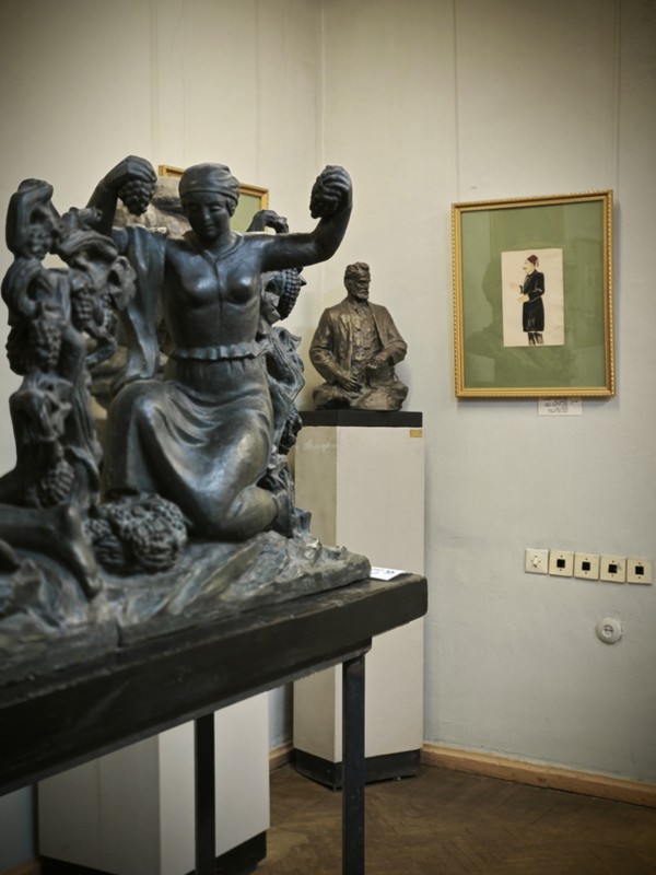 Арт-бранч «Ереванский Монмартр» (в уютной мини-группе)