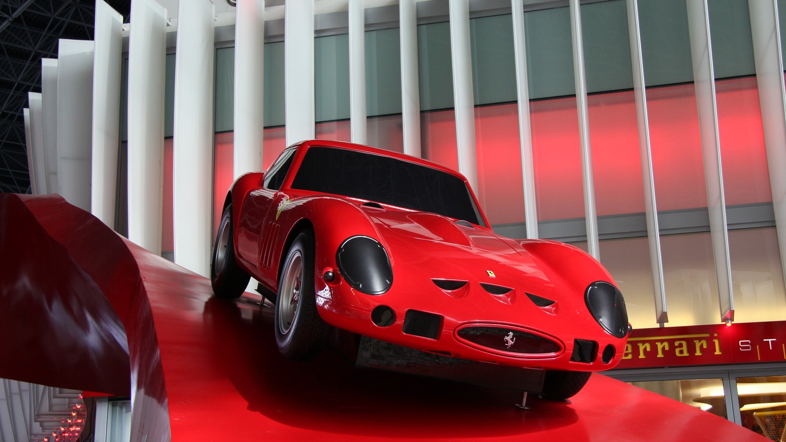 Билеты в парк Ferrari World