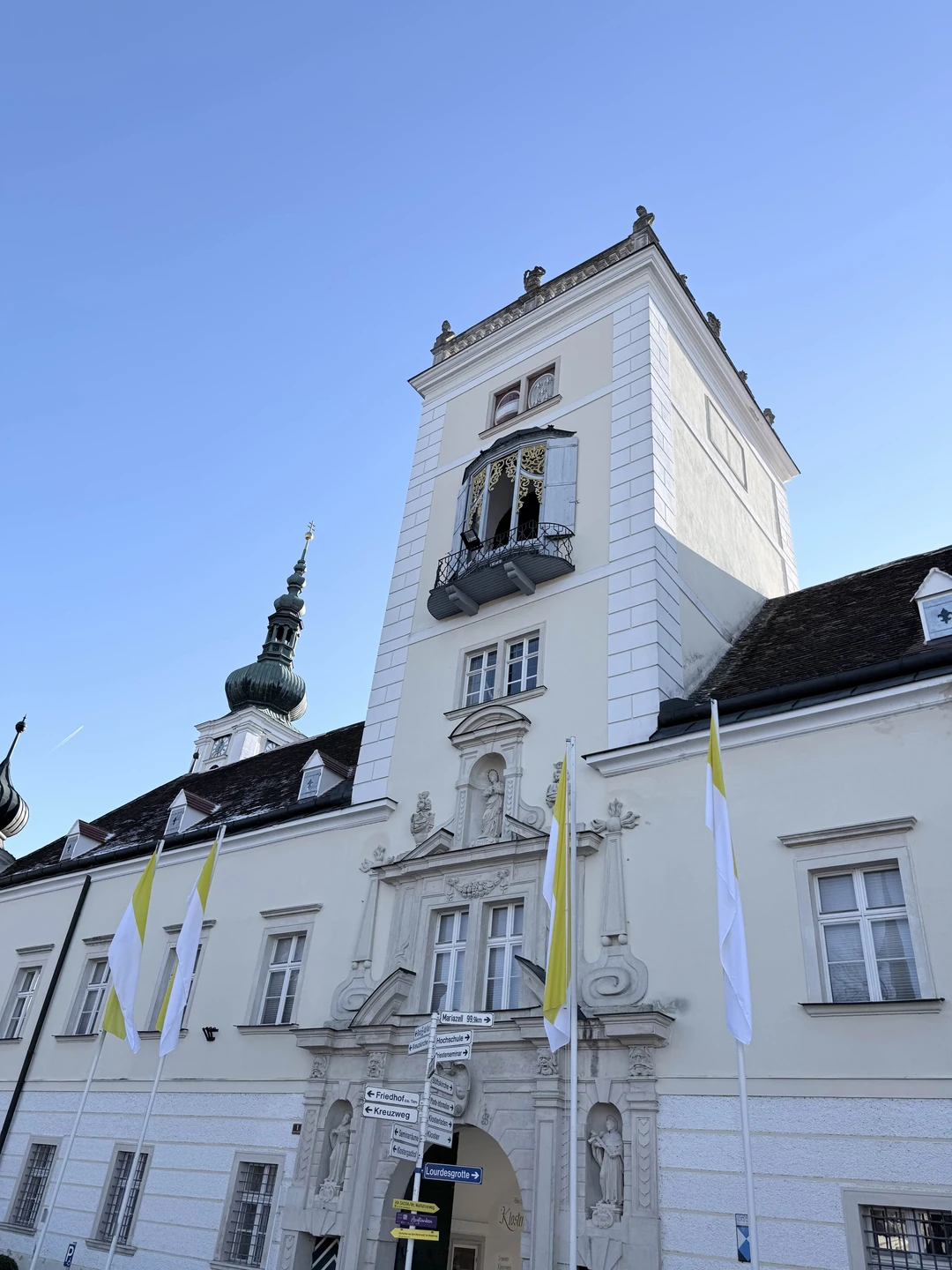 Отличный организатор, все четко по времени от встречи в отеле, бронирование ресторана в монастыре с хорошей