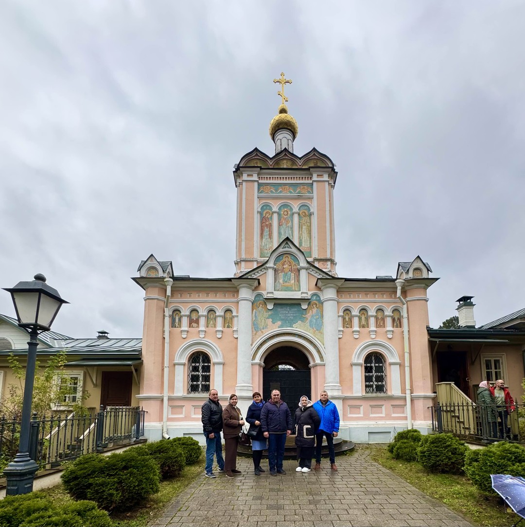 Прекрасный гид!!! Нас было 6 человек, впервые приехали в Калугу именно для того, чтобы посетить Оптину