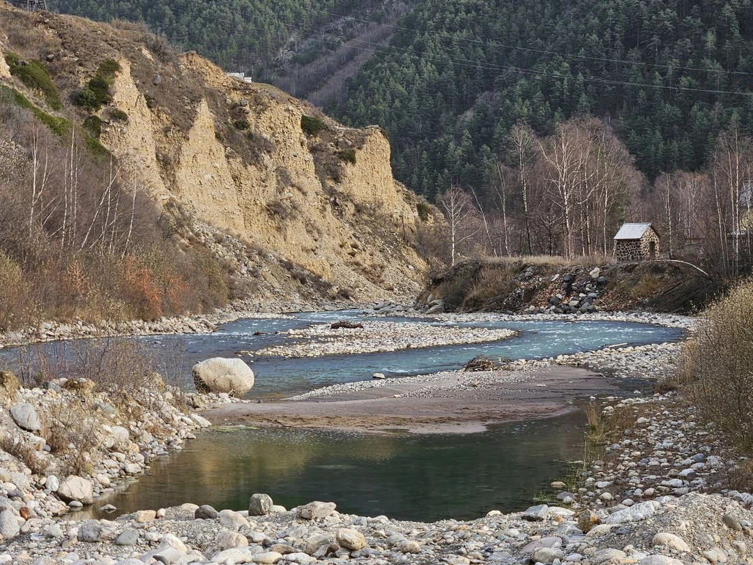 Отличная возможность посетить Эльбрус, попробовать нарзан и побывать на пикнике в очень красивом месте на озере