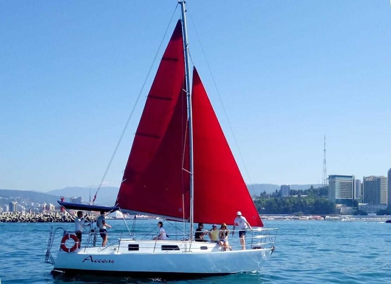 Морская прогулка на парусной яхте