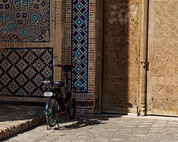 Крепость Арк, кукольный музей, дворец Ситораи Мохи-Хоса