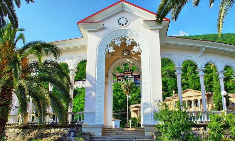 Виды Чары Абхазии: Гагра и озеро Рица