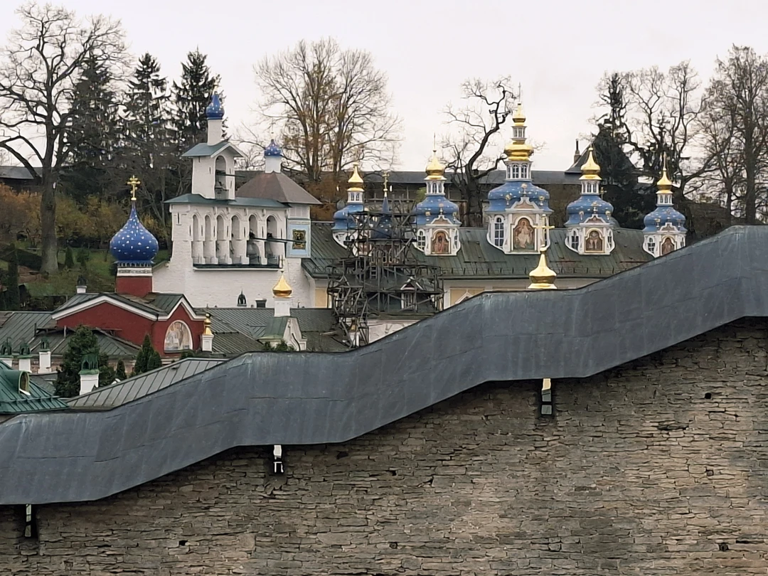 Автобусная экскурсия из Пскова в Изборск и Печоры (Мария)