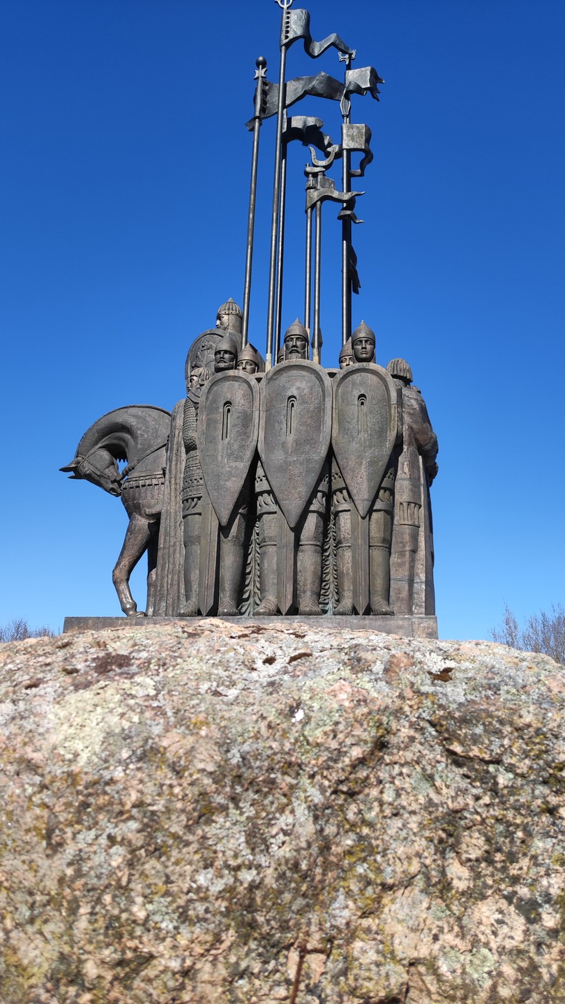 Нам было важно, чтобы экскурсовод был на своём автомобиле, поэтому выбрали Марию. За сутки Мария напомнила