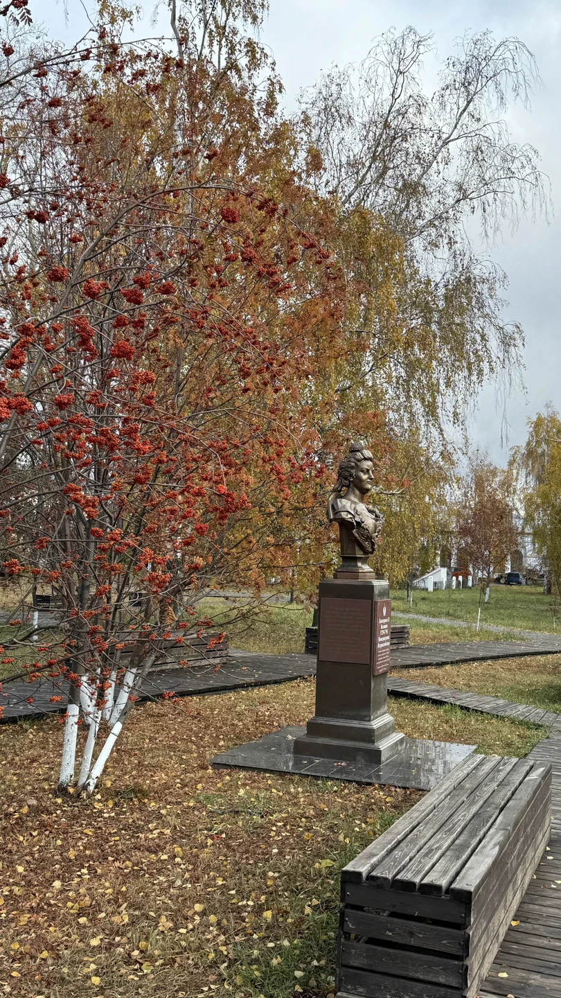 Ездили с Сергеем в Елабугу, 25 октября 2024г. Как ни странно, есть такой маршрут Ижевск-Елабуга-Ижевск. Экскурсия