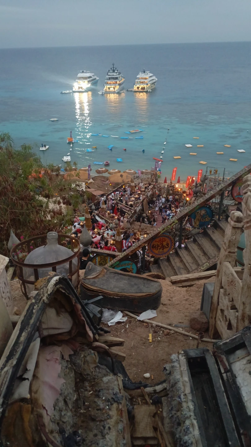 Экскурсия за эти деньги просто изумительная. Много интересной и неожиданной информации по истории Египта. Гид Бахр