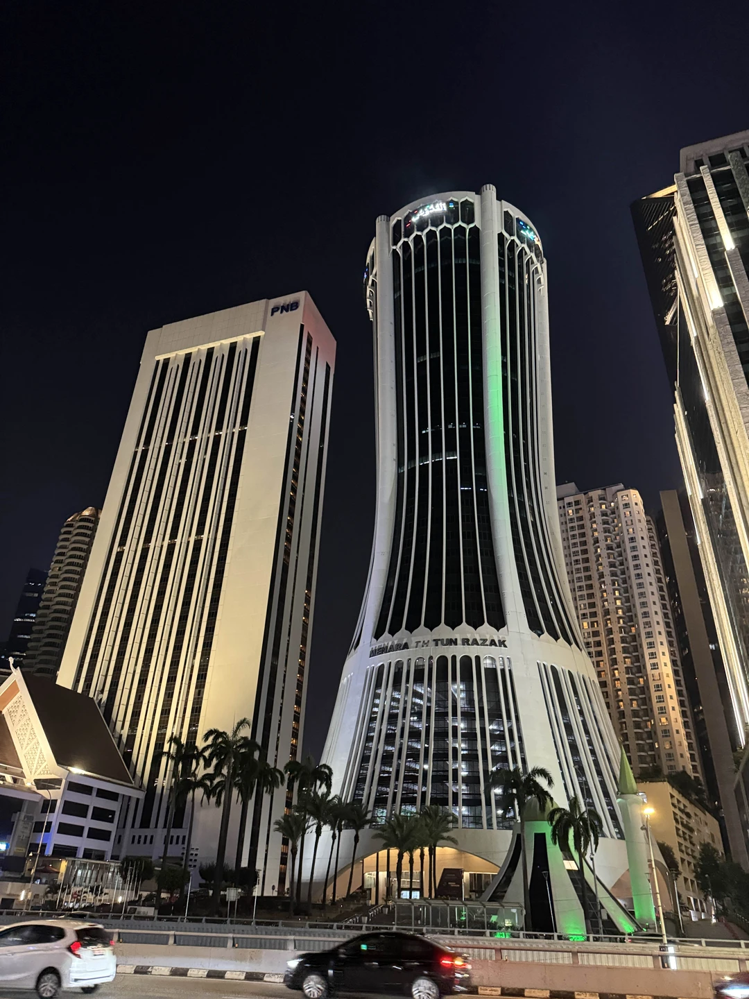 Дана, большая молодец, благодарим за знакомство с Малайзией, интересная подача информации, чуткость, забота. Обязательно рекомендуем!!!