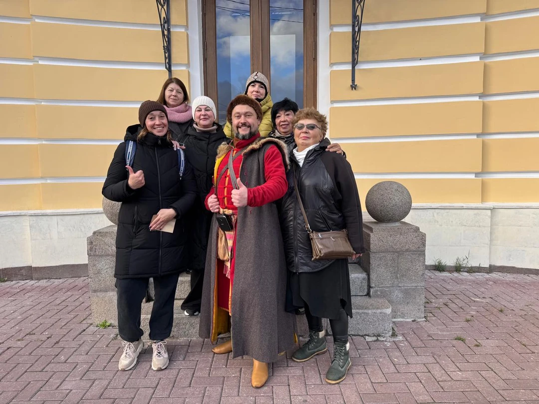 Хоти с девочками выразить огромную человеческую благодарность нашему гиду, Артёму! Так подробно, с юмором и с