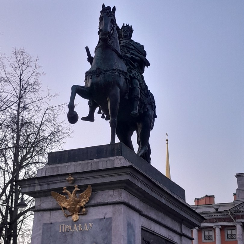 Отличная экскурссия!!! Прекрасный гид- девушка, которая доступно рассказывает все исторические факты.. Виртуозный водител ь Арсен, ни