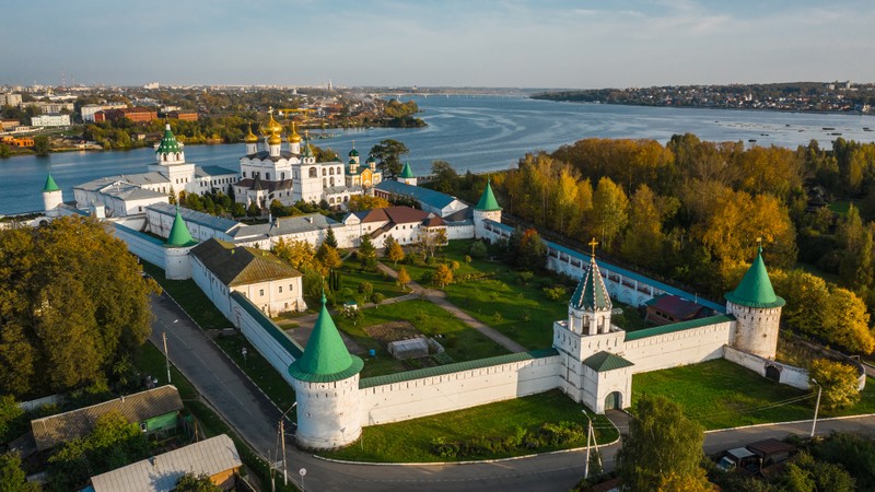 По Костроме на автомобиле и пешком