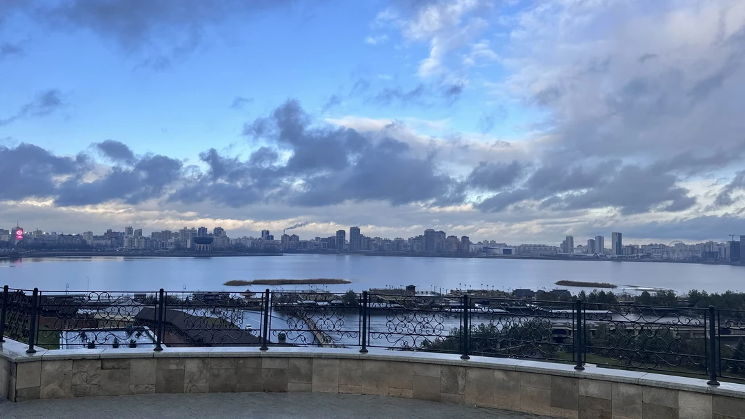 Нина - очень открытый экскурсовод, который прям видно, что любит то, чем занимается. Она через свой