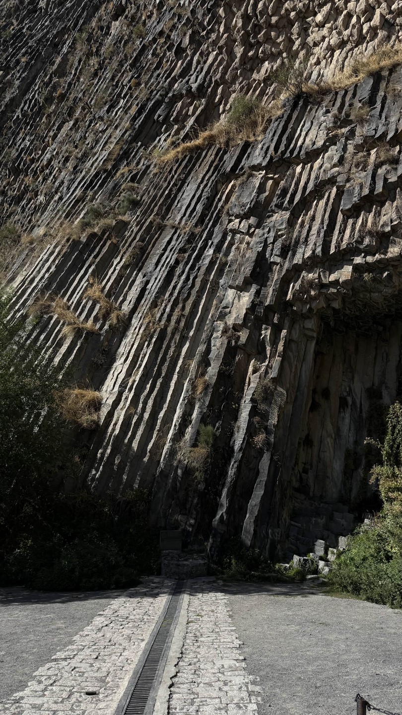 Трансфер из Еревана к Гарни, Симфонии камней, Гегарду и озеру Севан (Анна)