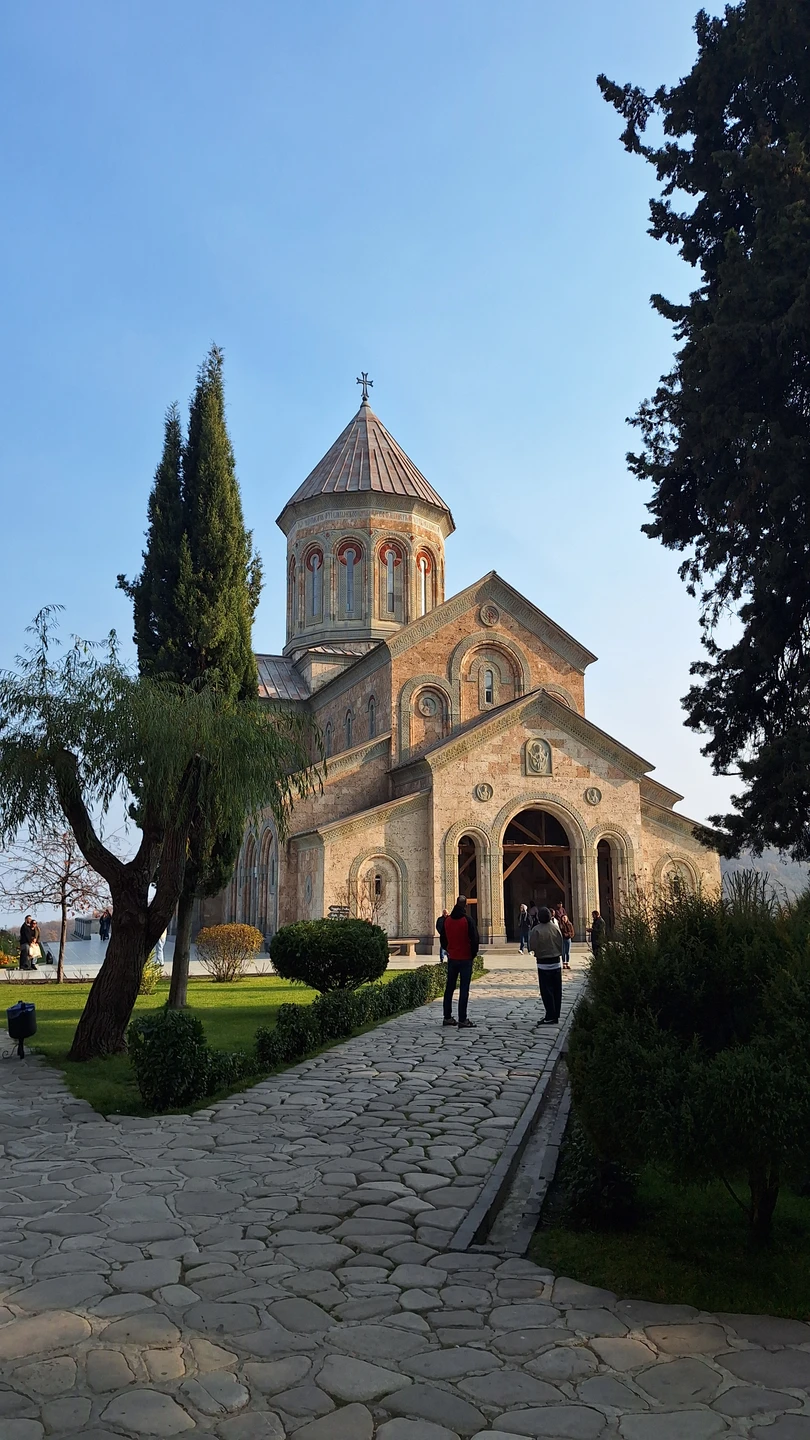 Экскурсия очень понравилась, отличный гид Бесо - великолепный рассказчик, водитель тоже отличный. Мы были только вдвоём