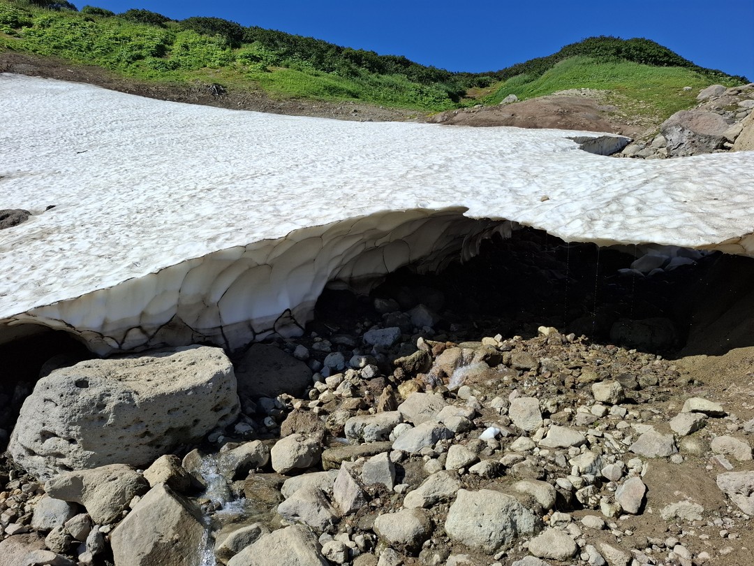 Это бфла просто поездка. Нас сопровождал Константин, он прекрасный водитель, но он не гид в широком