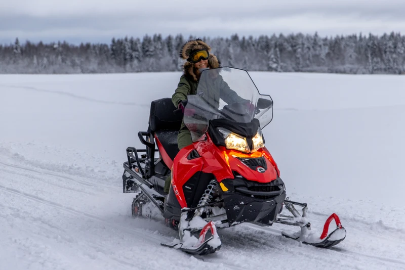 Зимняя прогулка на канадском снегоходе в Москве