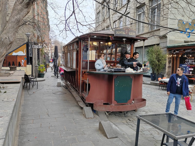 Старый и верный традициям Тбилиси (Вероника)