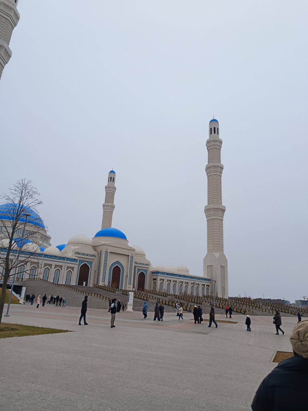 Были на обзорной экскурсии, экскурсовод Дина. Очень позитивный приятный человек. Экскурсия прошла просто великолепно. Прекрасное знакомство