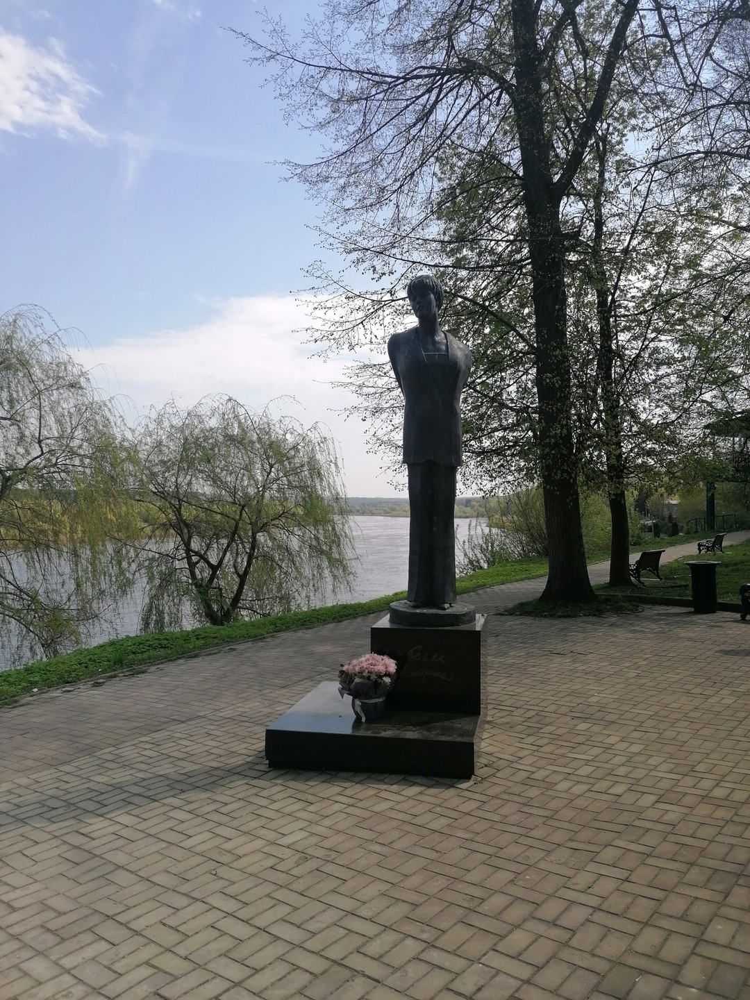 Юлия, огромное спасибо за организованную экскурсию. Мы получили незабываемое удовольствие. Таруса - городок небольшой и монументальных