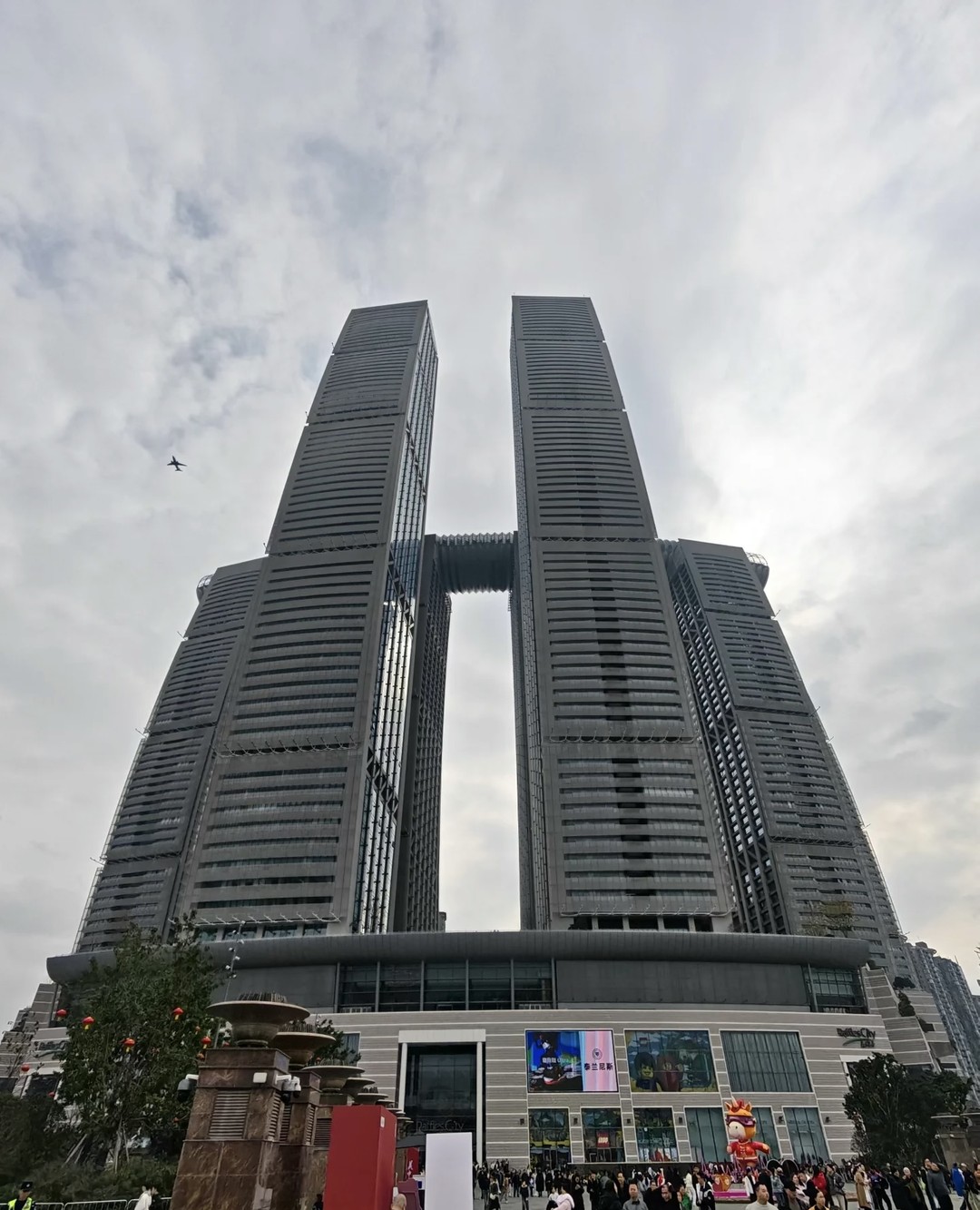 Нам очень понравилась наш гид Алина, она просто очаровательна и сделала однодневную экскурсию по Чунцину незабываемой