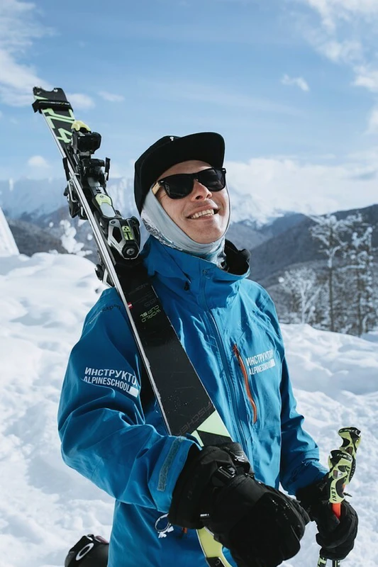Занятие с инструктором по горным лыжам на курорте «Роза Хутор»