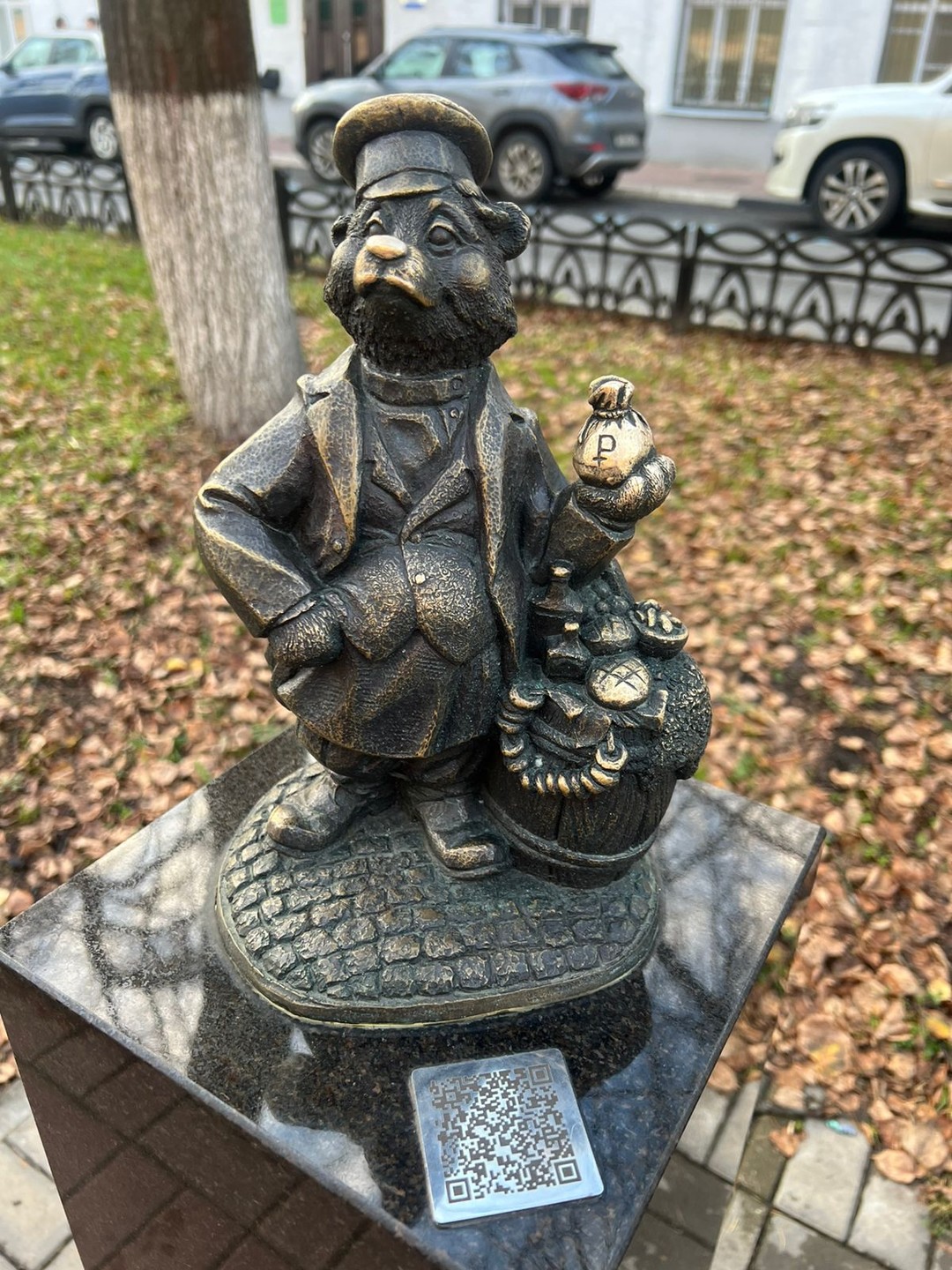 Невероятная любовь к родному городу и его истории не может не волновать и оставить равнодушными слушателей