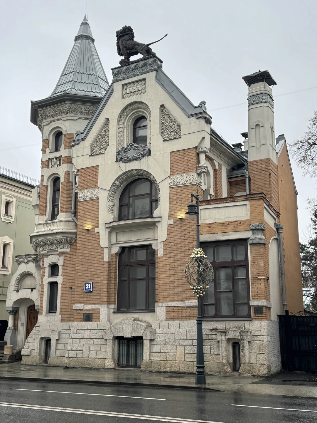 Очень понравилась экскурсия с Екатериной "Терапия Красотой", у нас появилось и общее представление о районе, и