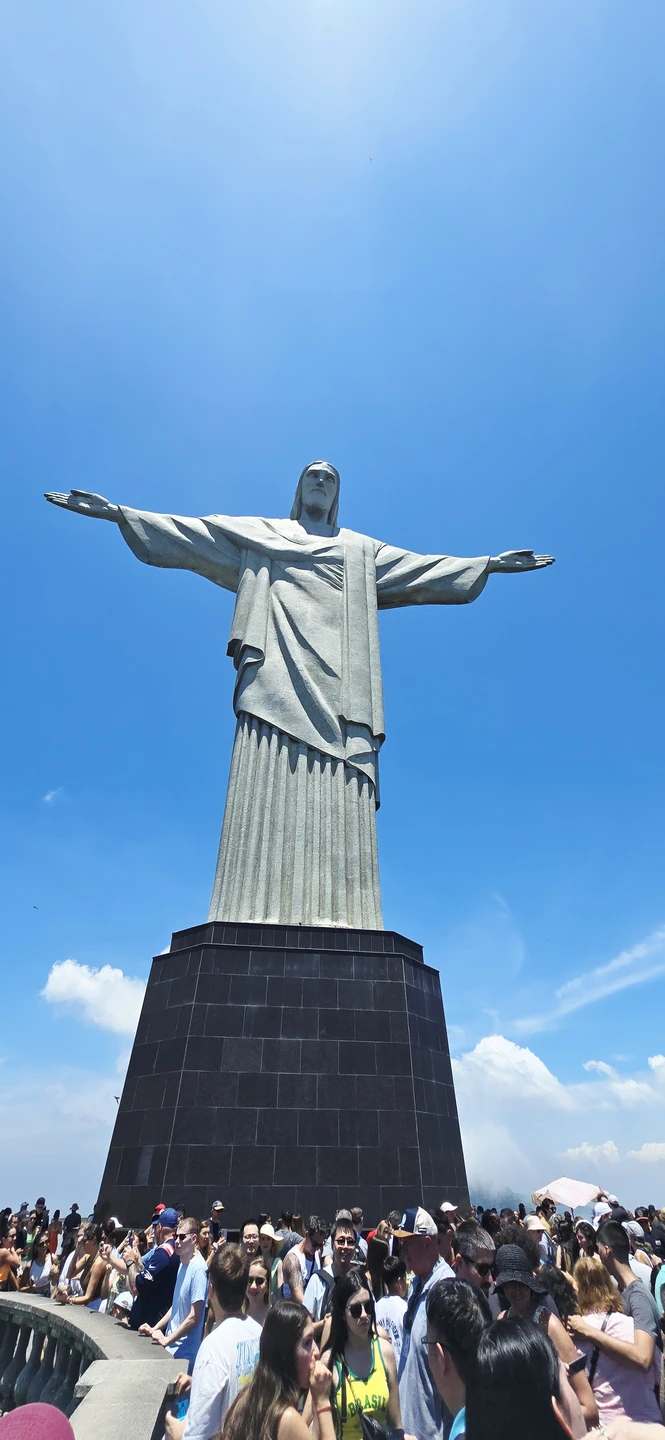 экскурсия прошла очень легко и познавательно. обсудили и историю и текущую жизнь в Рио. посмотрели на