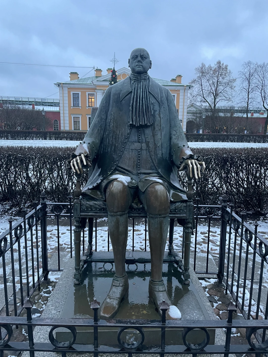 Благодарю Александра за экскурсию. Все понравилось. Сама не очень люблю историю, но здесь все последовательно уложилось