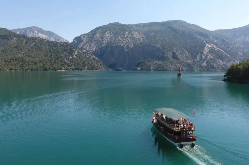 Круиз на лодке по Зелёному каньону + обед на берегу