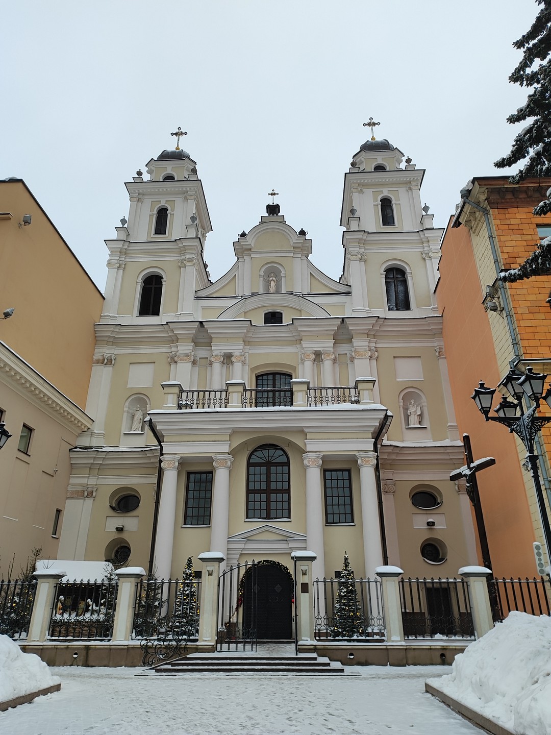Замечателная экскурсия с замечательным гидом, прекрасно адаптированная к интересам туристов. Спасибо Ярославу, что провел экскурсию, несмотря