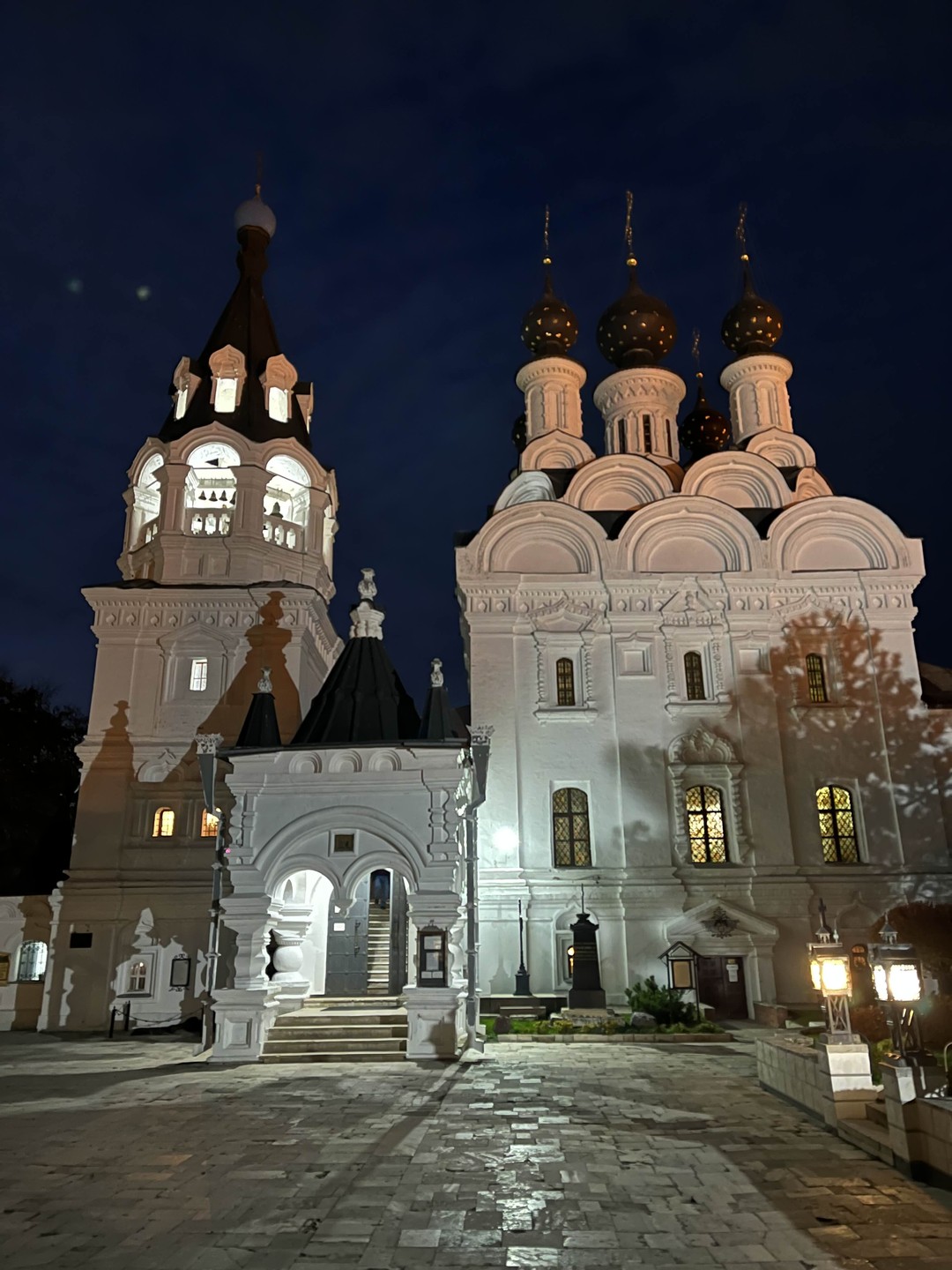 Отлично созданный и подобранный аудиогид, маршрут удобно продуман