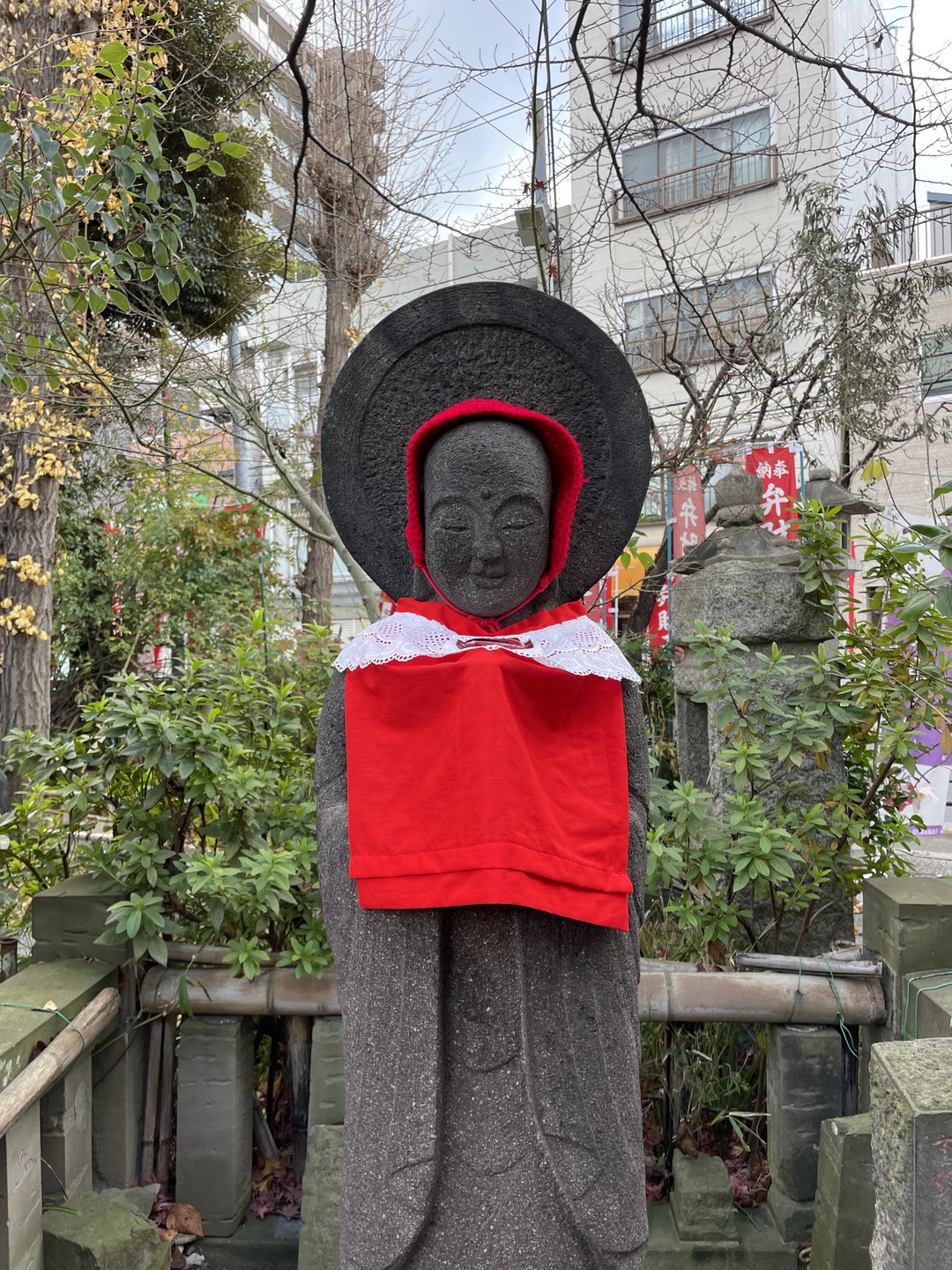 Прекрасно погуляли с Анной по январскому Токио по исчезнувшему кварталу красным фонарей. Очень понравилась и экскурсия